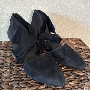 Eileen Fisher Women's 9.5 Black‎ Suede Heel Shoes Twist Front Straps Closed Toe